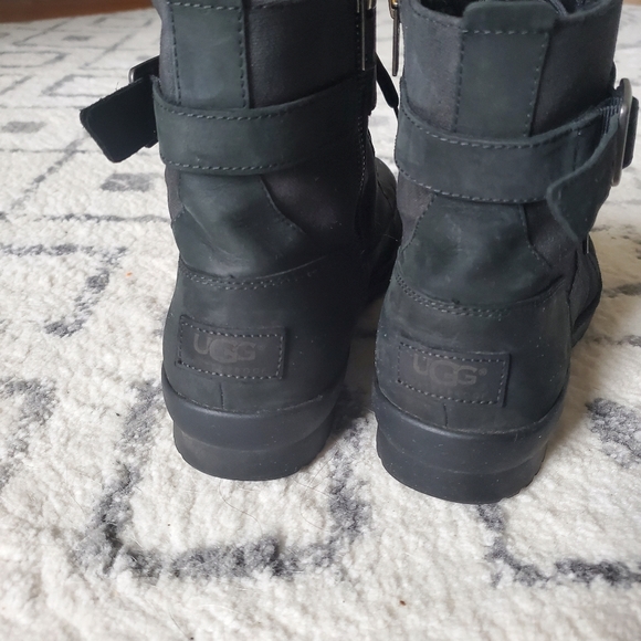 SOLD***UGG tulane black boot with sherpa linning - Picture 7 of 7
